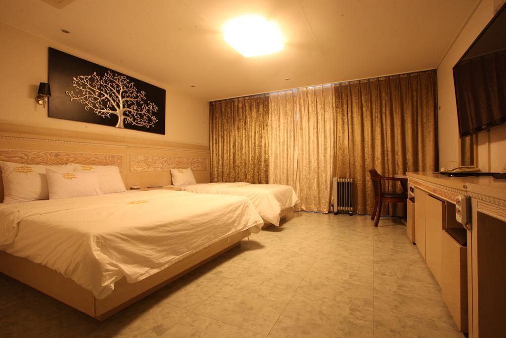 J-Top Hotel Siheung Zimmer foto